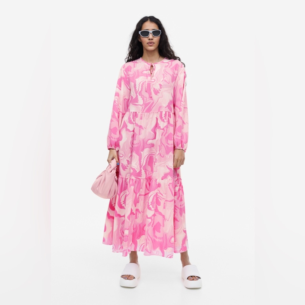 H&M TIERED DRESS size M (oversized, runs large)